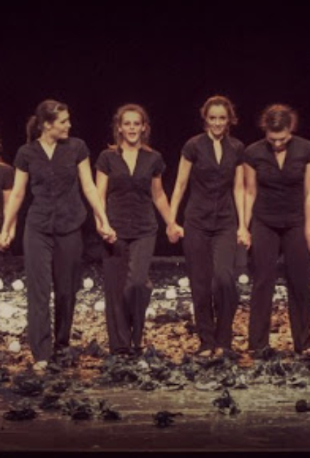 Lejos de la Casa y el arbol