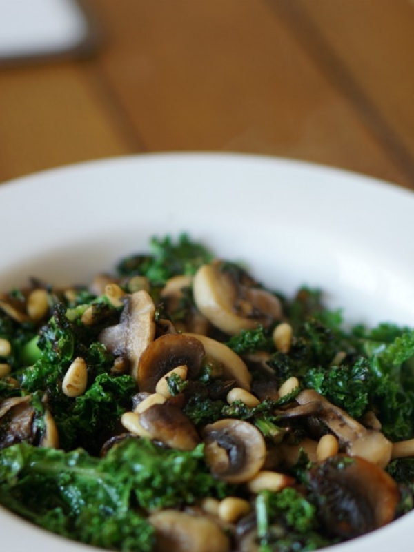 Kale et champignons à l’ail