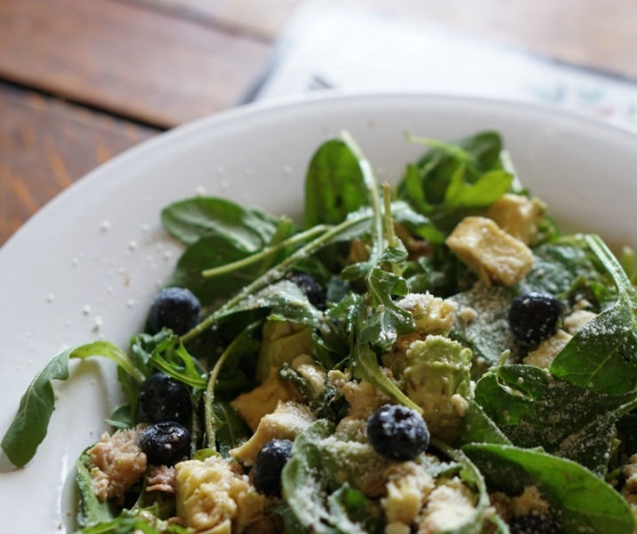 Salade Myrtille Avocat parmesan