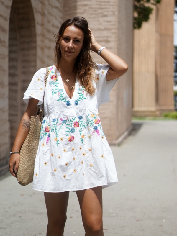 Des fleures brodées sur ma robe