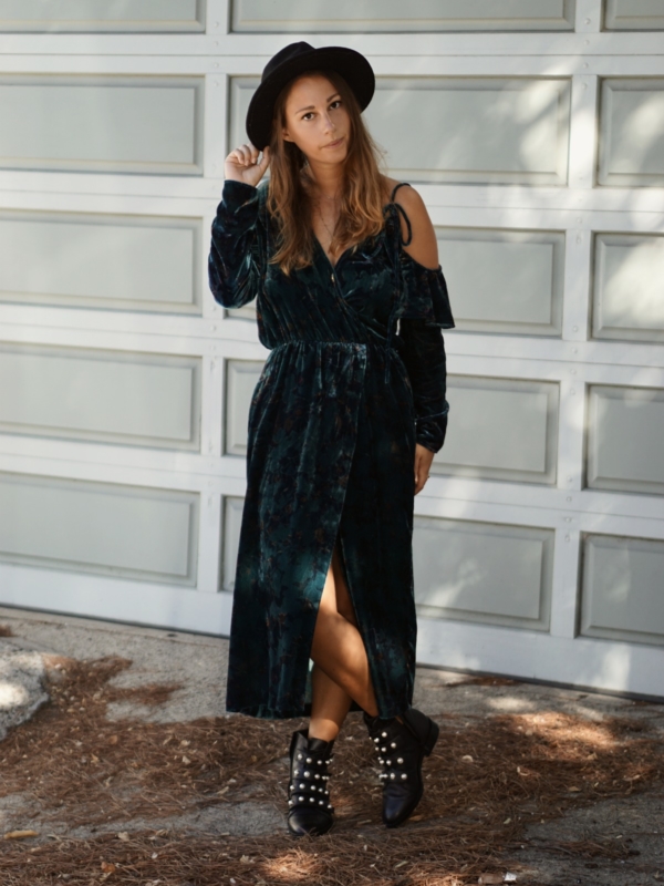 Une robe en velour