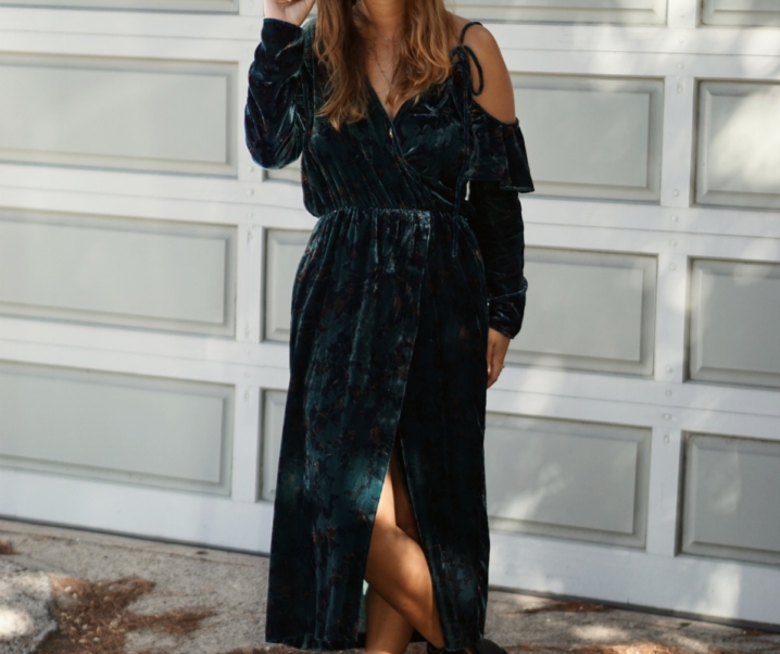 Une robe en velour
