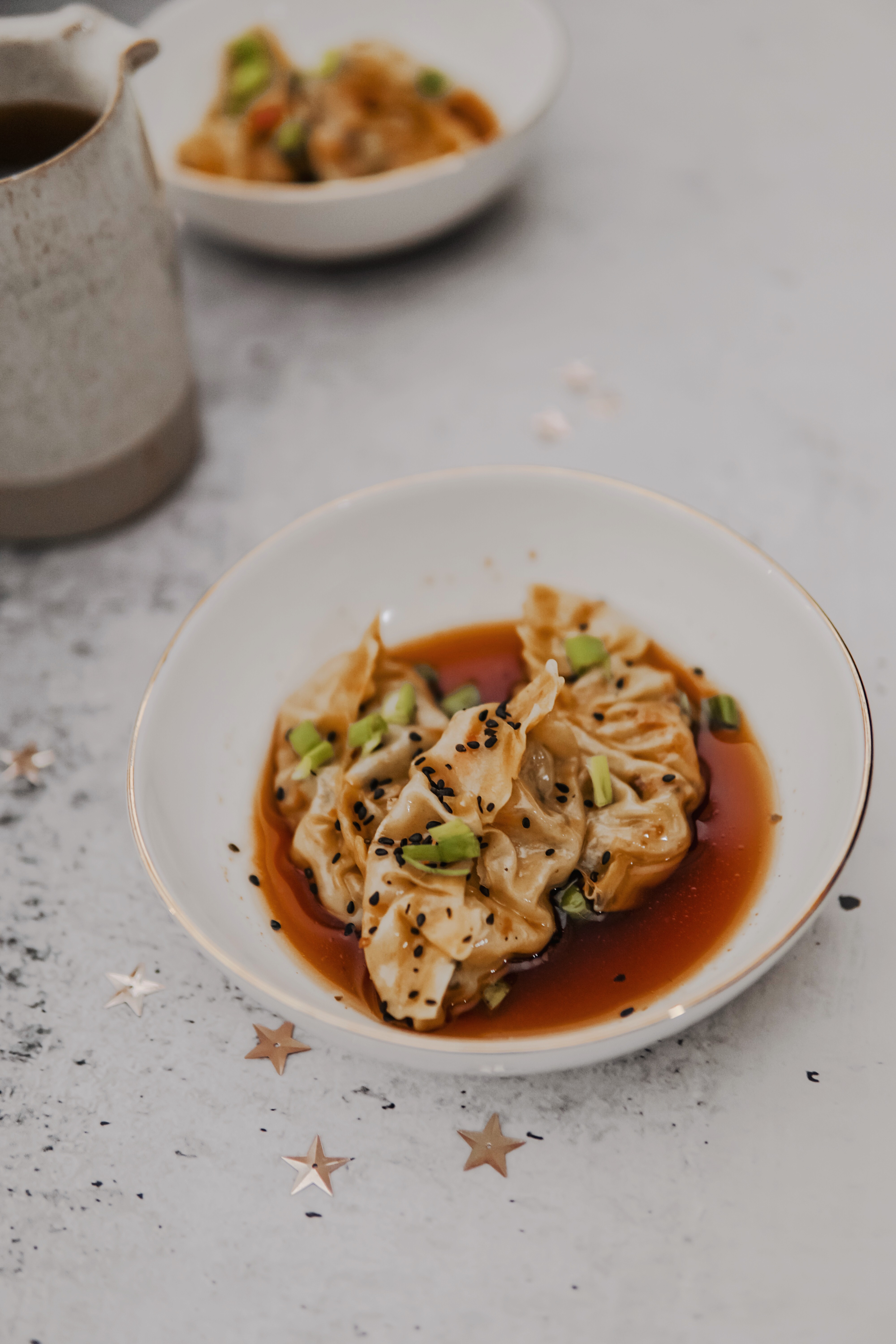 Dumplings vegan et bouillon au yuzu
