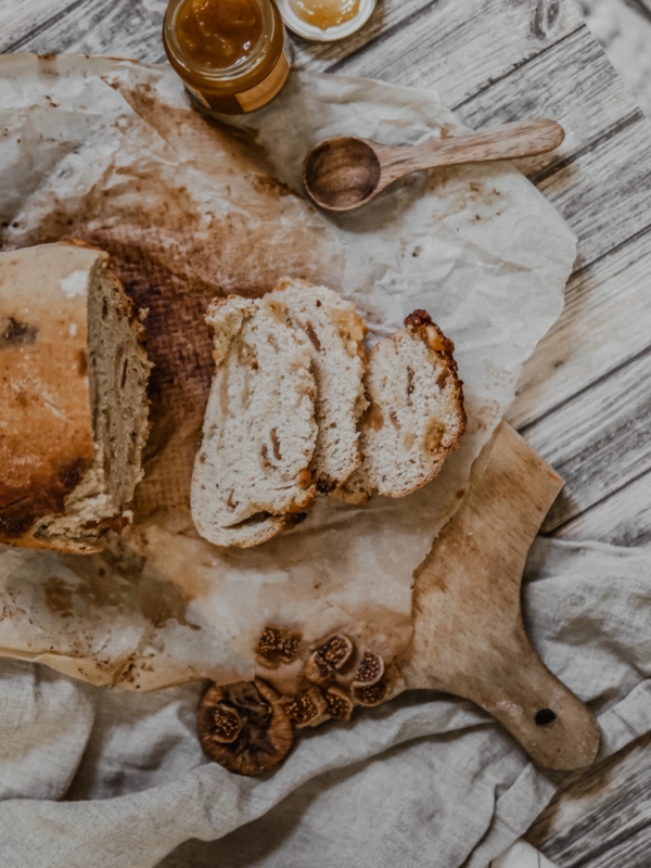 Pain maison au chocolat blanc et figues