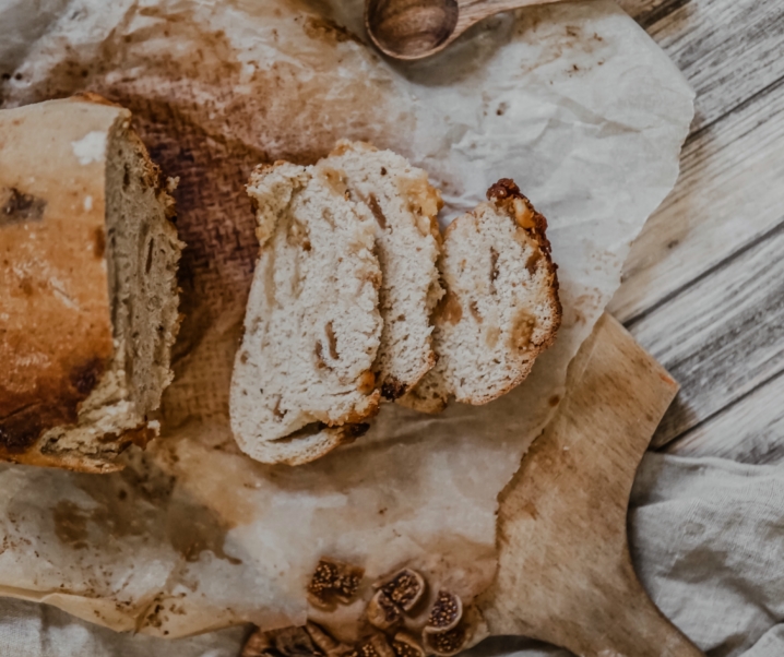 Pain maison au chocolat blanc et figues