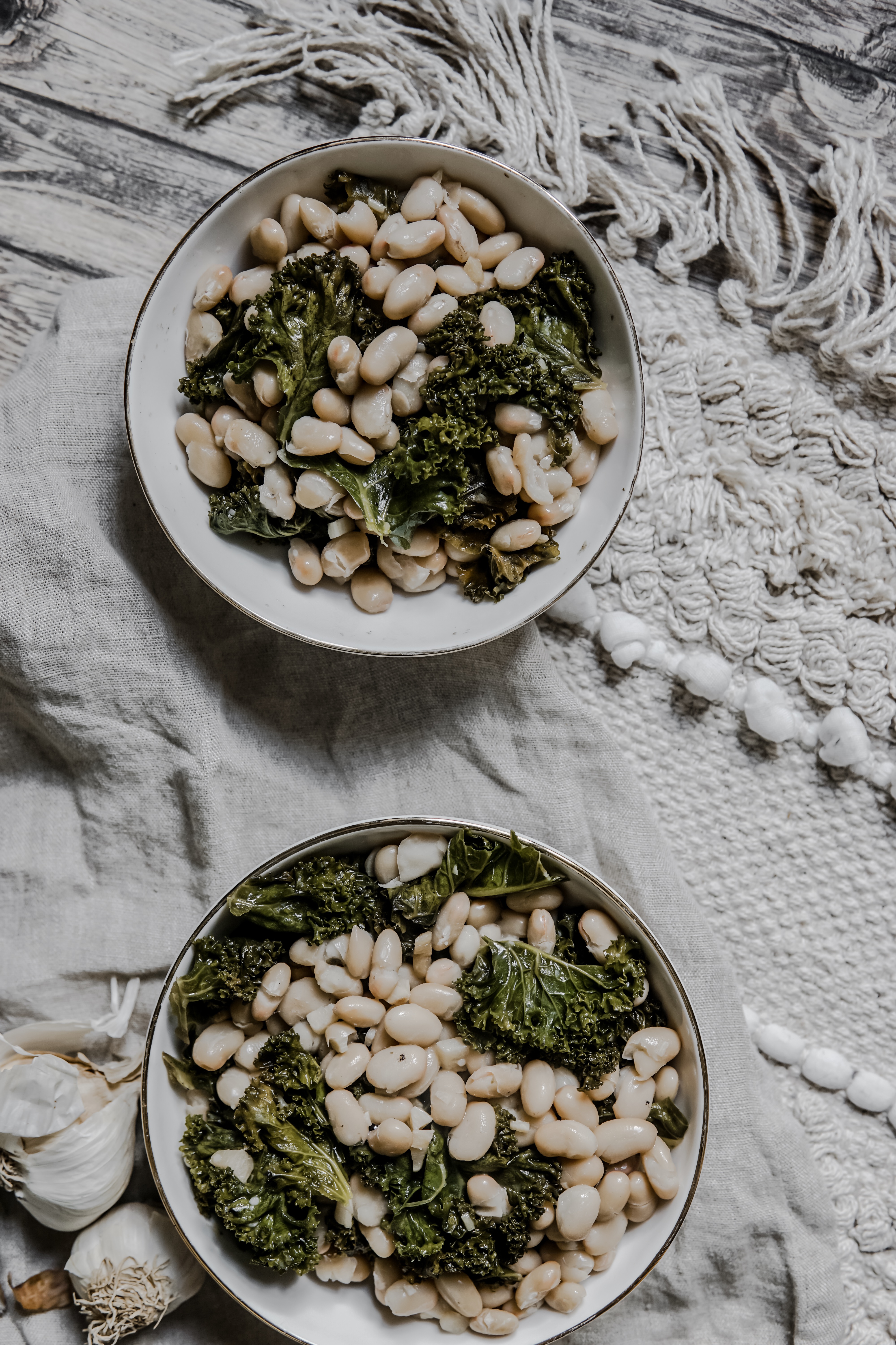 Kale sauté à l'ail et haricots blanc