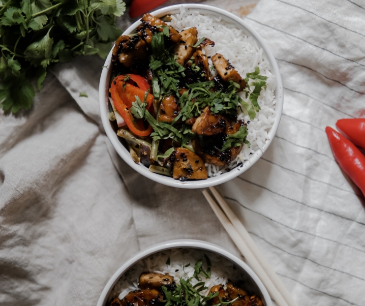 Bowl de légumes au tempeh caramélisé (VG)