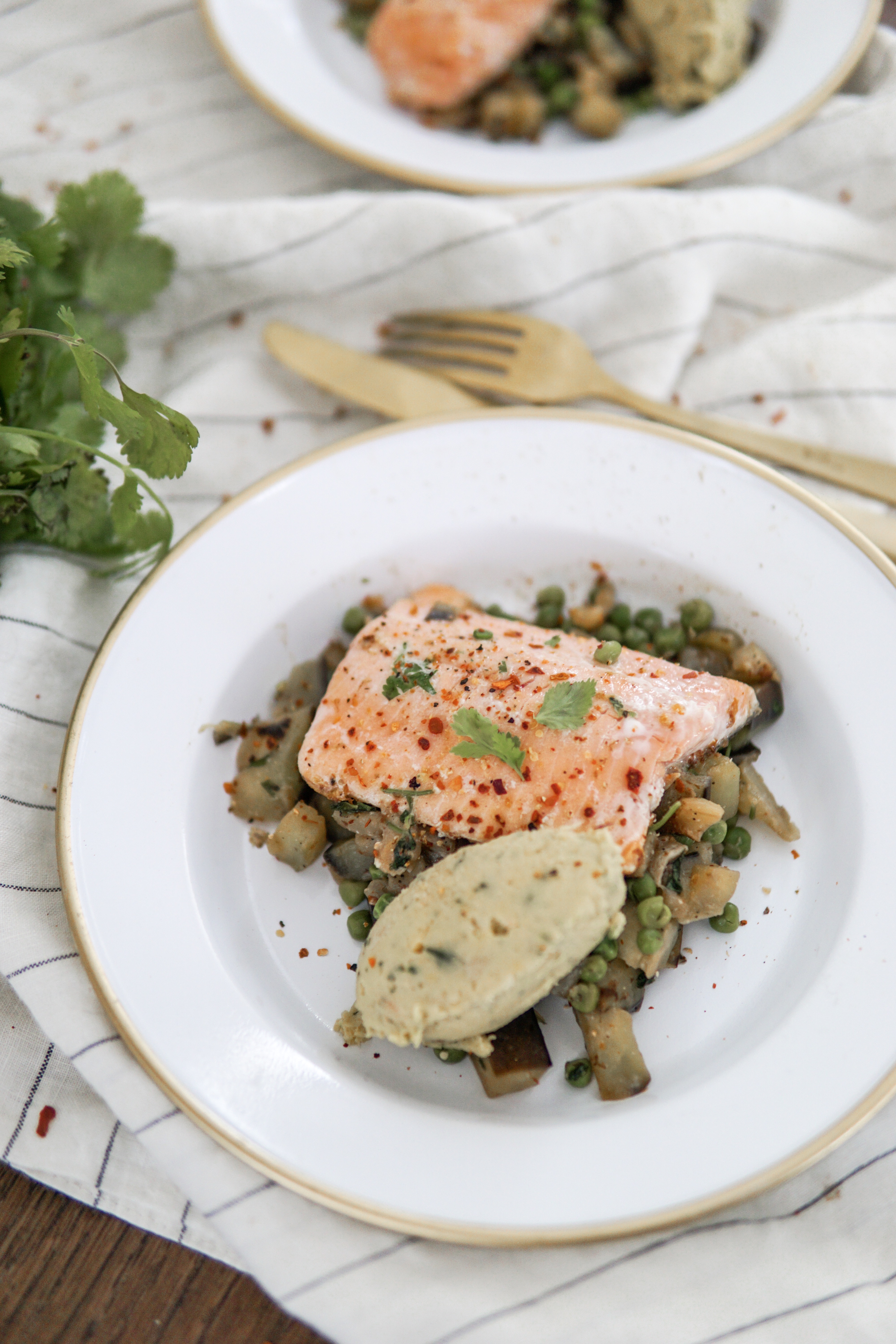 Prêt en 10 min: Truite, aubergines et petits pois