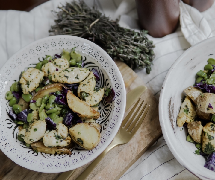 Salade de fèves et poulet parfaite pour le printemps