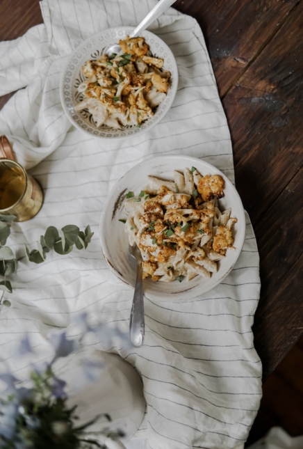 Pâtes crémeuse à l’ail et choux fleurs rôti cajun (vegan)