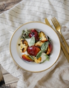 Tartines ricotta, pêches rôties