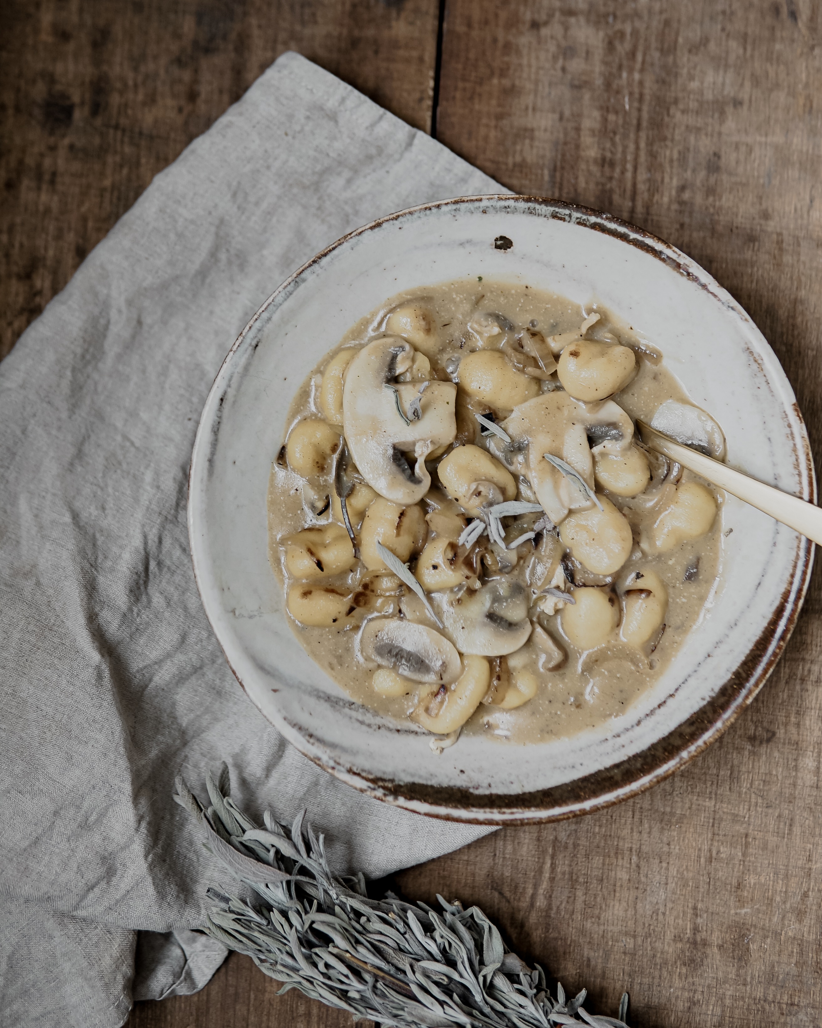 Soupe de gnocchis aux champignons et à la Sauge