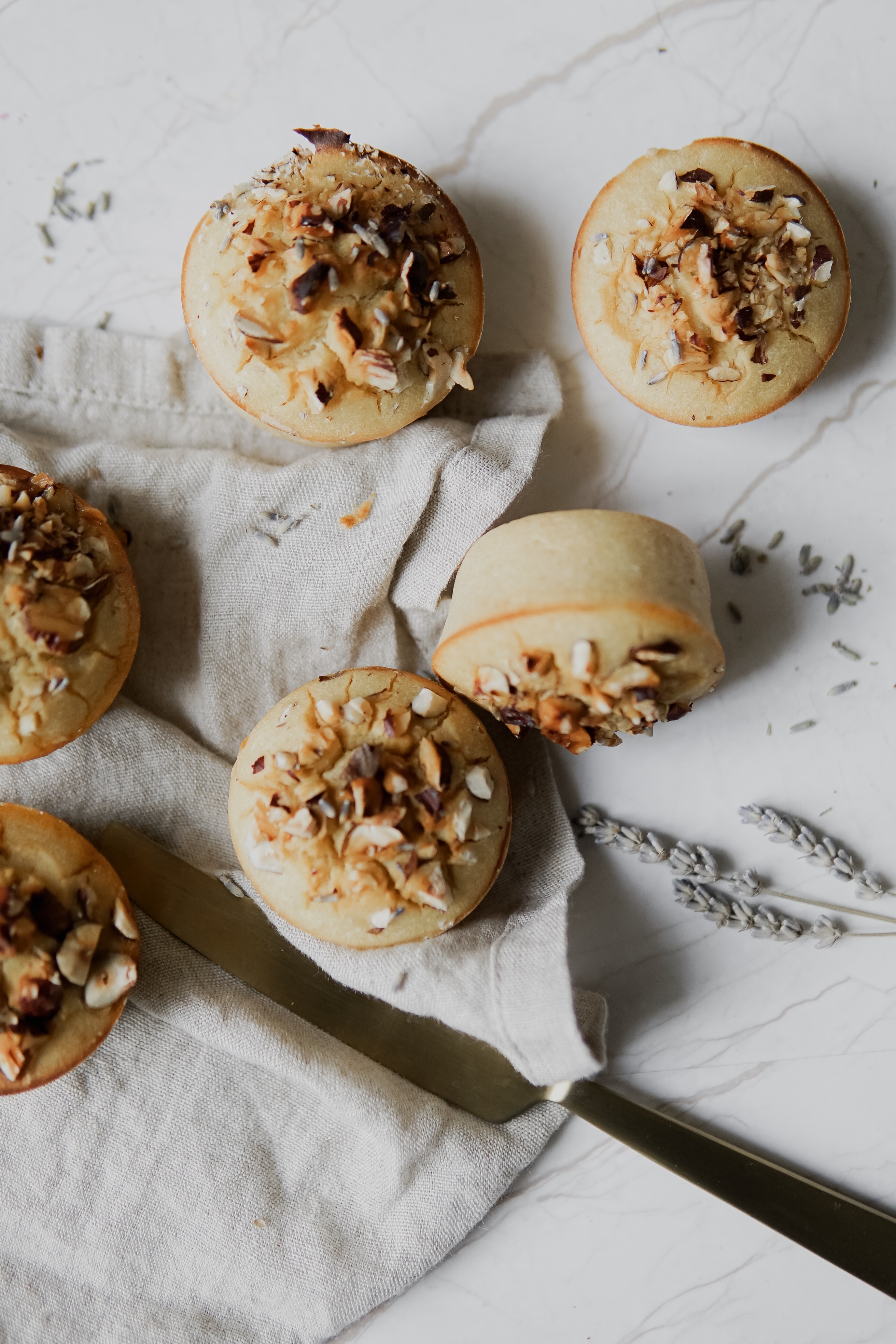 Muffins bergamote, noisettes, miel et lavande