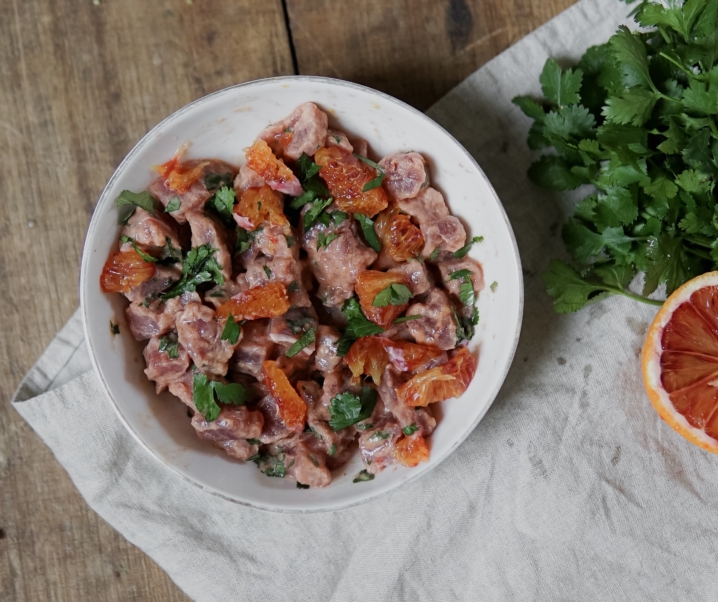 Ceviche de thon à l’orange sanguine et lait de coco