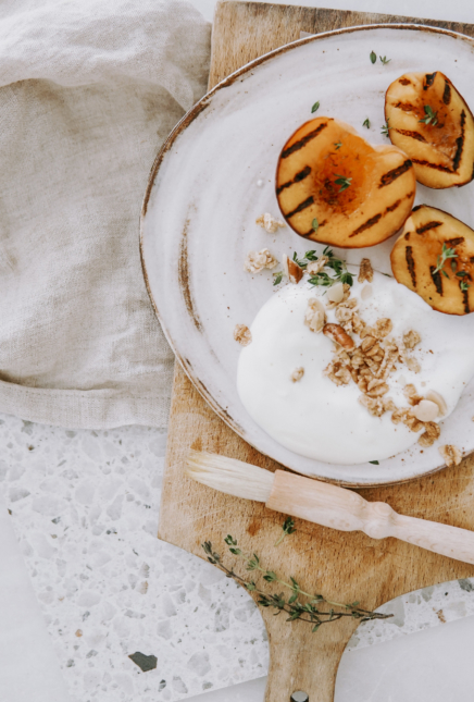 Pêches rôties aux épices et mascarpone aux miel et thym