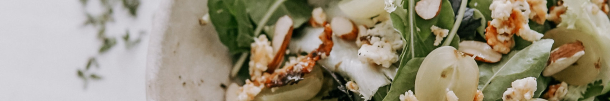 Mesclun aux raisins et feta roti au miel