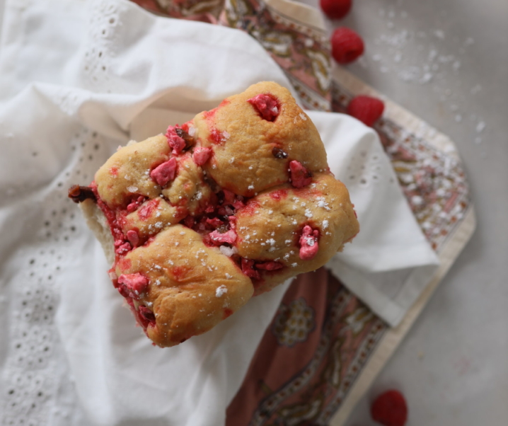 Brioche aux pralines roses pour Octobre rose